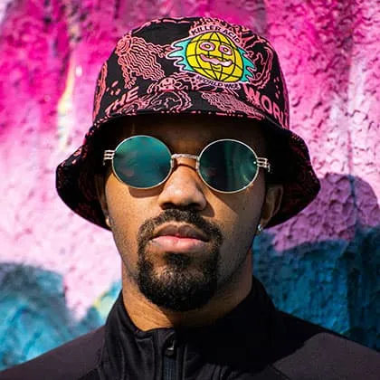 🚛 1. Transporte FTL (Full Truck Load)  El TMS Zucchetti impulsa la eficiencia del transporte terrestre FTL, optimizando la planificación de rutas, el uso de vehículos y la gestión documental en un único entorno digital. Las empresas que operan con carga completa reducen costes, tiempos de espera y kilómetros vacíos gracias a los algoritmos de optimización de flotas integrados en el sistema. Este software de transporte permite coordinar conductores, monitorizar entregas y automatizar procesos administrativos, todo bajo una interfaz moderna y fácil de usar. Con el Software TMS Zucchetti, las flotas logran un control total de la operación y una digitalización logística que conecta oficinas, almacenes y carretera en tiempo real.