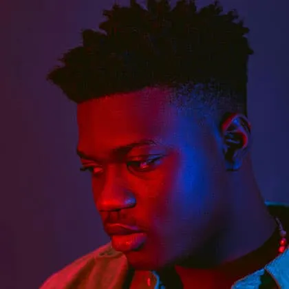 📦 2. Grupaje (LTL)  Para operadores de transporte terrestre LTL, el TMS Zucchetti representa la herramienta definitiva en gestión logística. Su tecnología permite consolidar cargas, agrupar expediciones y optimizar recursos para reducir tiempos de tránsito y aumentar la rentabilidad. A través de una planificación de rutas inteligente, el sistema asigna automáticamente vehículos y recorridos según volúmenes y destinos. Además, su módulo de digitalización logística facilita la comunicación con clientes y conductores, garantizando trazabilidad total. Este software de transporte se adapta a la complejidad del grupaje, automatizando tareas críticas como albaranes, CMR y facturación. El resultado: operaciones más rápidas, transparentes y rentables.